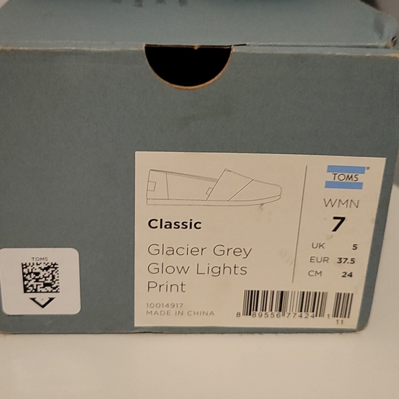 TOMS - Picture 1 of 6